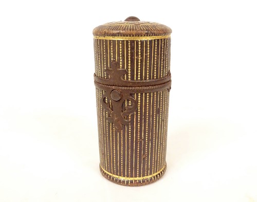 Cylindrical travel case - cylindrical,